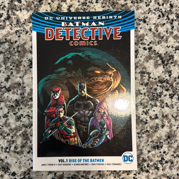 Batman Detective comics TPB Volumes 1-8 - Picture 10 of 10